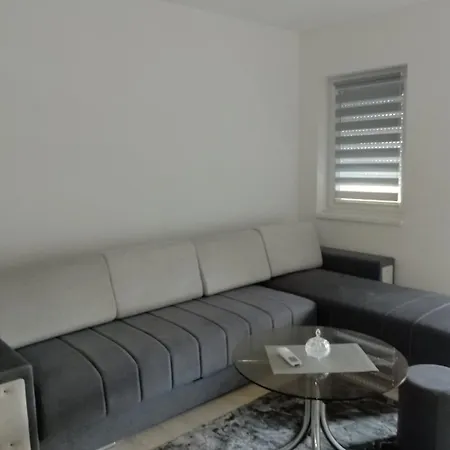 Apartamento Petrovic 3 *